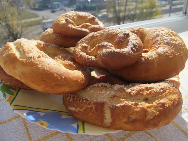 Брецель (brezel) — немецкий крендель к пиву по баварски и по швабски: шаг 13