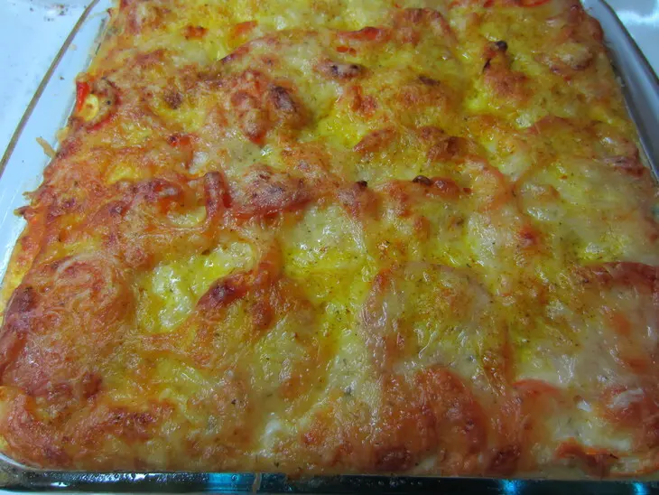 Картофельная запеканка с грибами, фаршем, помидорами и сыром: шаг 8