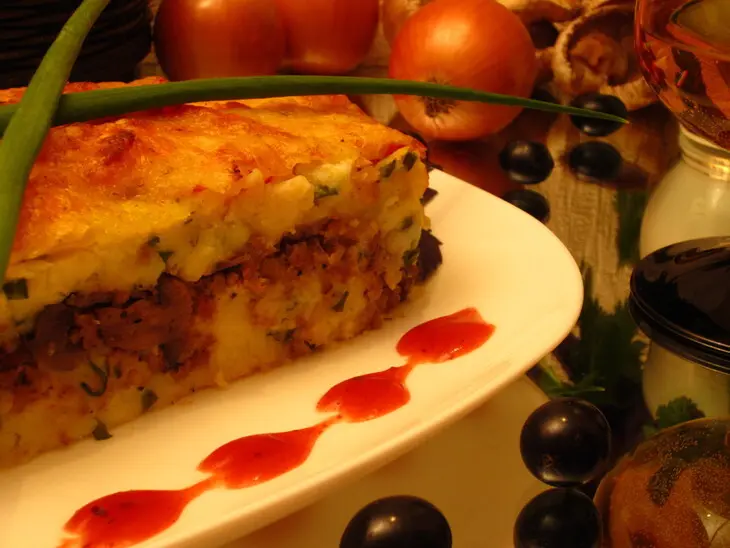Картофельная запеканка с грибами, фаршем, помидорами и сыром: шаг 9