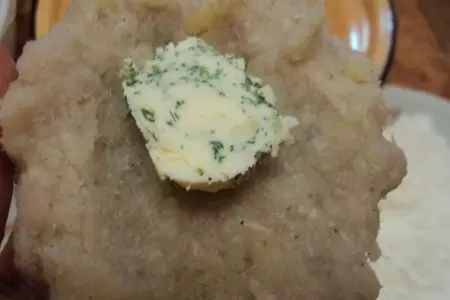Котлеты из трески с ароматным маслом.: шаг 1