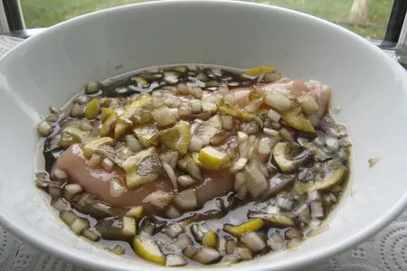 Салат "осенний поцелуй" - с курицей гриль,крокетами из баклажан и виноградом под ореховым соусом.: шаг 1