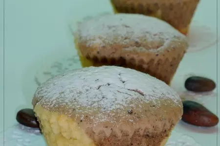 Двухцветные ароматные кексы с грушей и какао-бобами: шаг 8