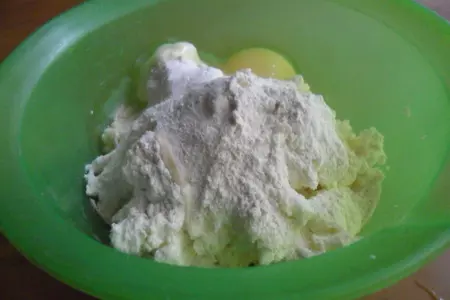 Творожники с сырой морковью и яблоками: шаг 3