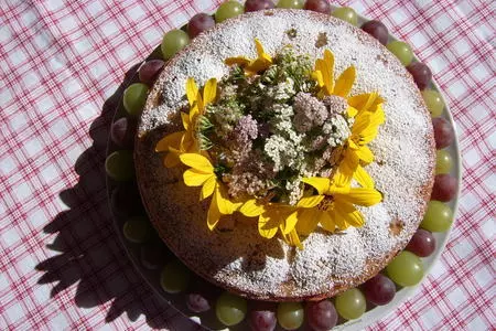 Пирог на пиве с виноградом и сливами: шаг 8