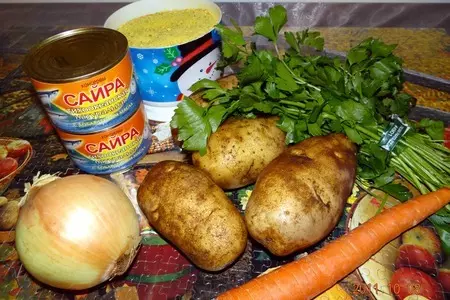 Ленивая уха или суп из сайры: шаг 1
