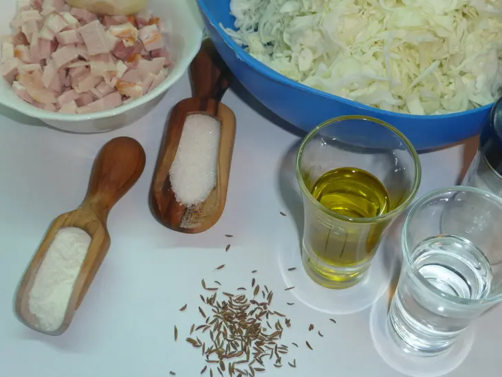 Запеченная рулька с капустой и брамбораками (   vepřové koleno se zelím na českých a bramborakami ): шаг 9