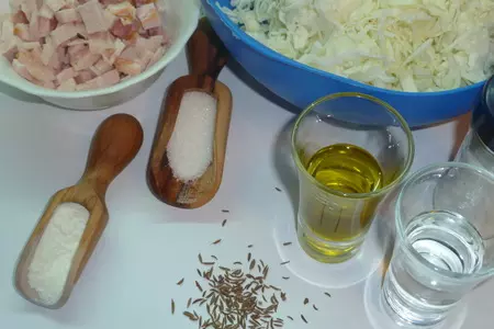 Запеченная рулька с капустой и брамбораками (   vepřové koleno se zelím na českých a bramborakami ): шаг 9