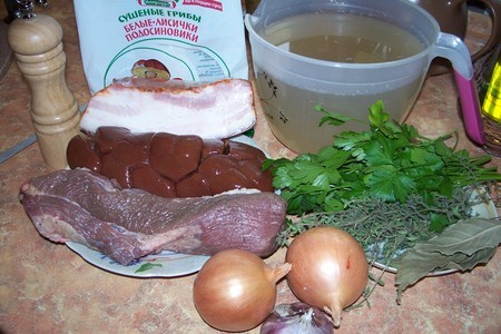 Английский пирог с говядиной, почками и грибами ("english steak &amp; kidney pie").: шаг 1