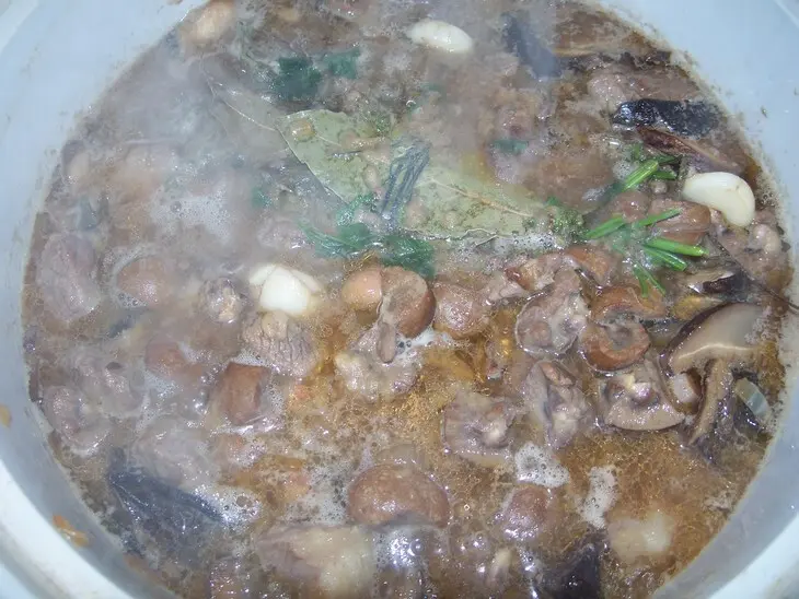 Английский пирог с говядиной, почками и грибами ("english steak &amp; kidney pie").: шаг 10