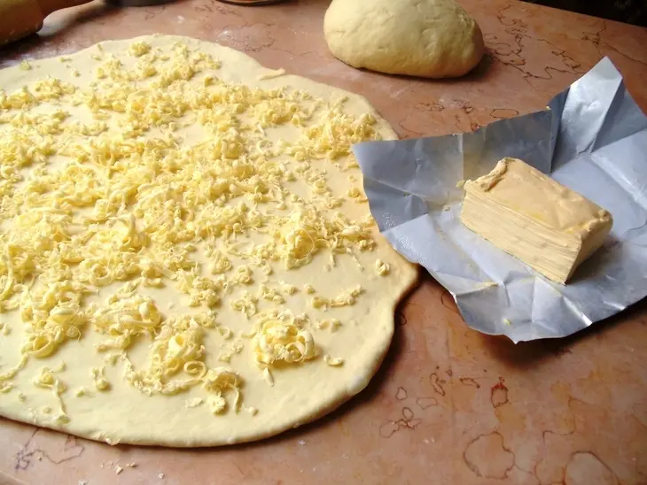 Плетенные булочки с маком и заварным кремом: шаг 1