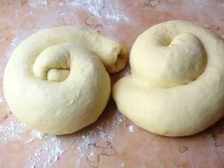 Плетенные булочки с маком и заварным кремом: шаг 2