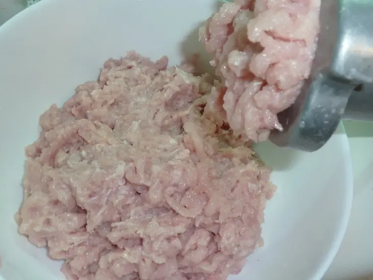 Курица фаршированная как основное блюдо или как праздничная холодная закуска: шаг 13