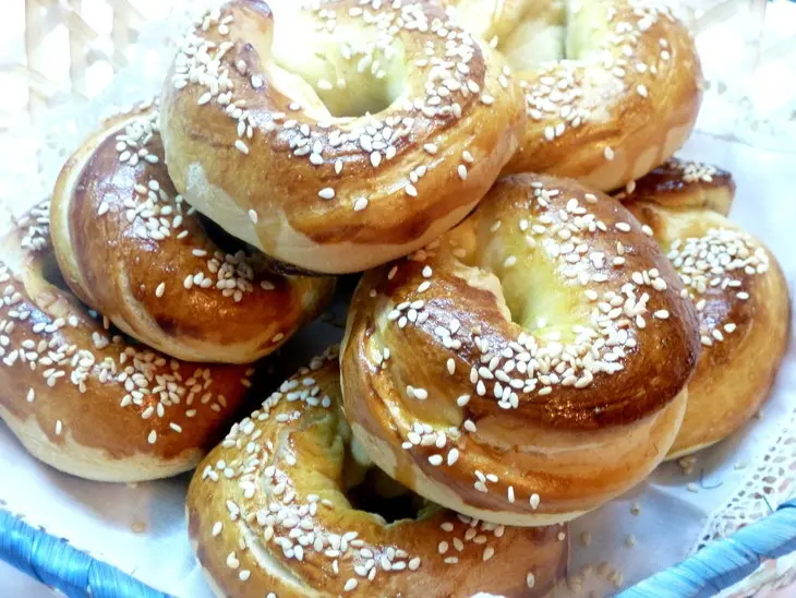 Хотела симит, получила булочки с кунжутной обсыпкой, медово - ароматные: шаг 8