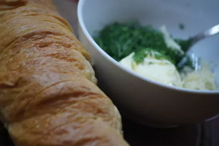 Свинная ножка с тушеной квашенной капустой, чесночным багетом и картофельным пюре: шаг 8