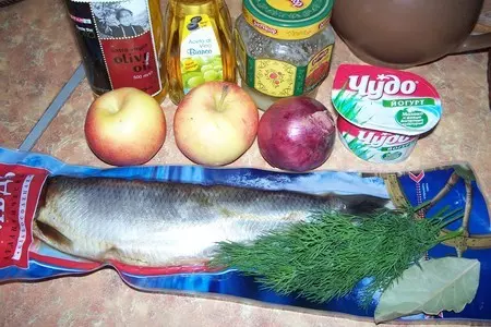 Закуска из сельди и яблока в йогуртовом маринаде: шаг 1