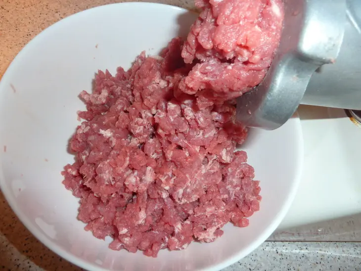 Тефтели мясные с грибами в ореховом соусе ( два в одном ): шаг 1