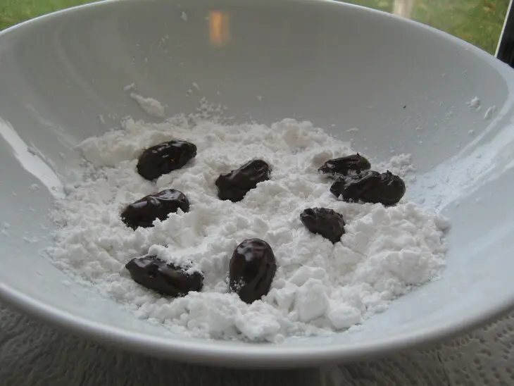 Конфеты  "одна дома" - миндаль в карамели и шоколаде(caramel almonds).: шаг 8