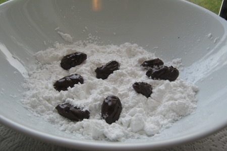 Конфеты  "одна дома" - миндаль в карамели и шоколаде(caramel almonds).: шаг 8