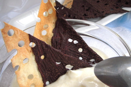 Шоколадные чипсы из лаваша и сладкий домашний йогурт (по мотивам десерта "даниссимо фантазия"): шаг 10