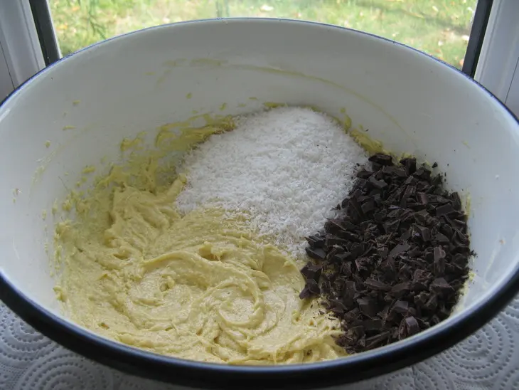 Торт-пирог с шоколадом и кокосом (coconut rough cake).: шаг 3