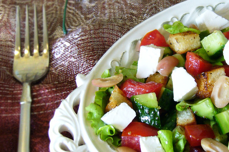 Салат с овощами и чесночными гренками: шаг 5