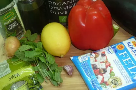 Салат из баклажанов и печеного перца с соусом "наршараб", невероятно вкусный: шаг 1