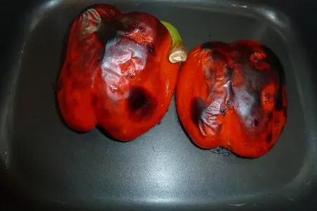 Салат из баклажанов и печеного перца с соусом "наршараб", невероятно вкусный: шаг 2