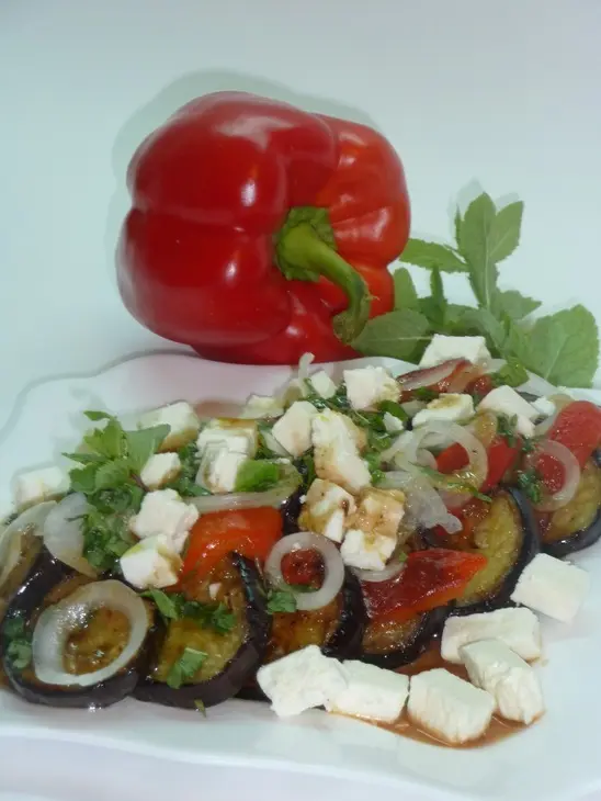 Салат из баклажанов и печеного перца с соусом "наршараб", невероятно вкусный: шаг 4