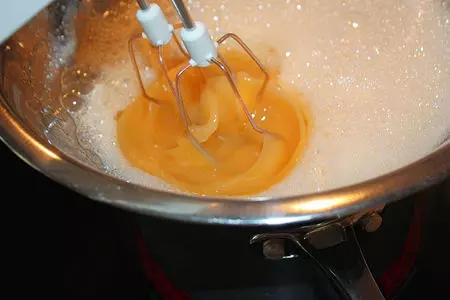 Банановый торт с карамельным баварским муссом для самой лучшей: шаг 4