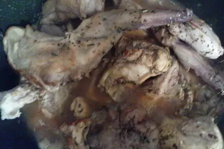 Кролик в белом вине и сметане с прованскими травами: шаг 4