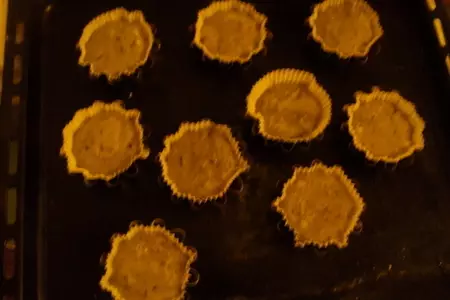 Пирожные  с черной смородиной и белым шоколадом: шаг 5