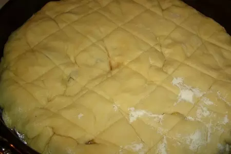 Сдобно-дрожжевой пирог с яблочно-клюквенной начинкой "подружка": шаг 7