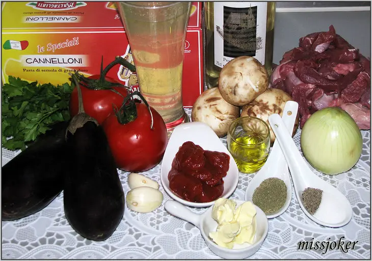 Фаршированные каннеллони с соусом: шаг 1