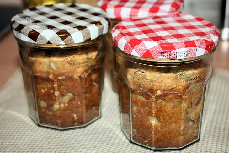 Зерновые булочки из творожного теста в банках: шаг 6