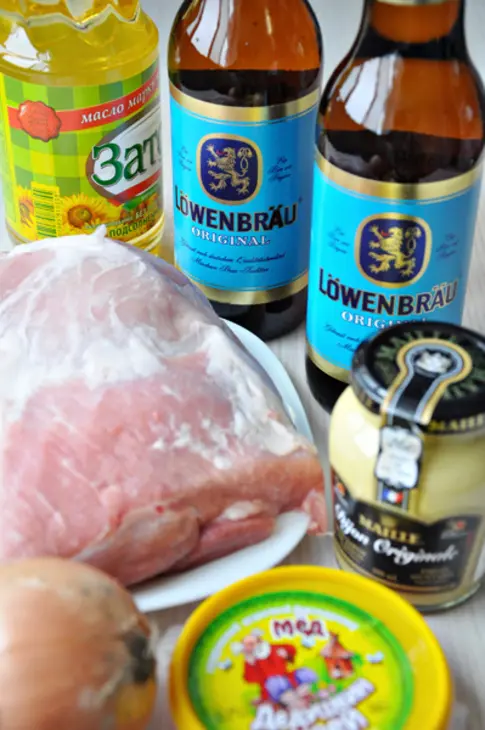 Жаркое из свиного филе в маринаде löwenbräu и шашлычки из сыра с беконом /рецепт от löwenbräu: шаг 1