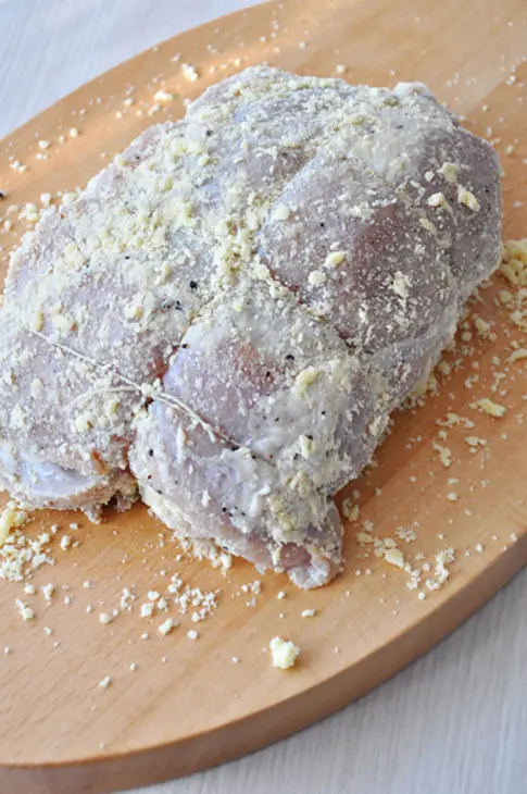 Жаркое из свиного филе в маринаде löwenbräu и шашлычки из сыра с беконом /рецепт от löwenbräu: шаг 6