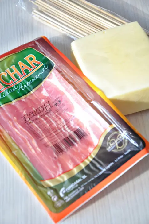 Жаркое из свиного филе в маринаде löwenbräu и шашлычки из сыра с беконом /рецепт от löwenbräu: шаг 9