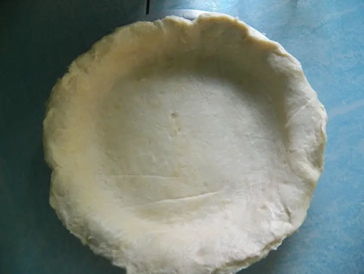 Шалот тарт (shallot tart) на пивном слоеном тесте с маринованным домашним сыром: шаг 6