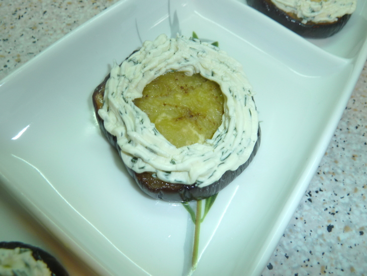 Овощная закуска " этажерка" с баклажанами и творожным сыром: шаг 5