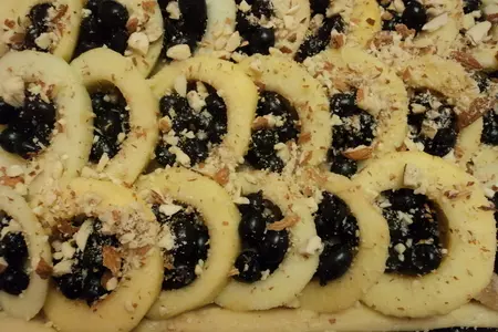 Пирог с яблоками и черной смородиной: шаг 4