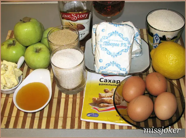 Творожная запеканка с карамельными яблоками: шаг 1