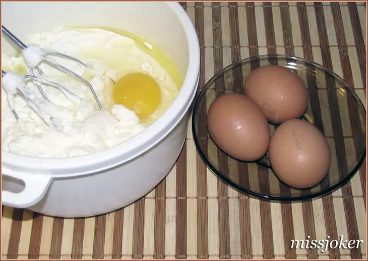 Творожная запеканка с карамельными яблоками: шаг 4