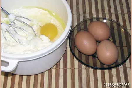 Творожная запеканка с карамельными яблоками: шаг 4