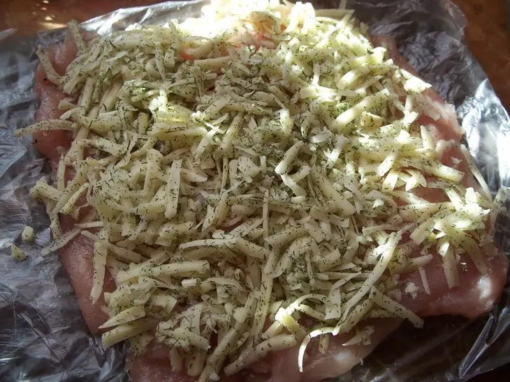 Рулет с языком и сыром: шаг 5