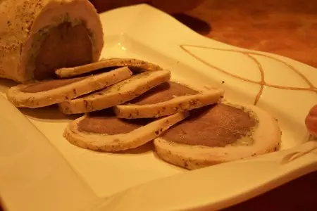 Рулет с языком и сыром: шаг 9