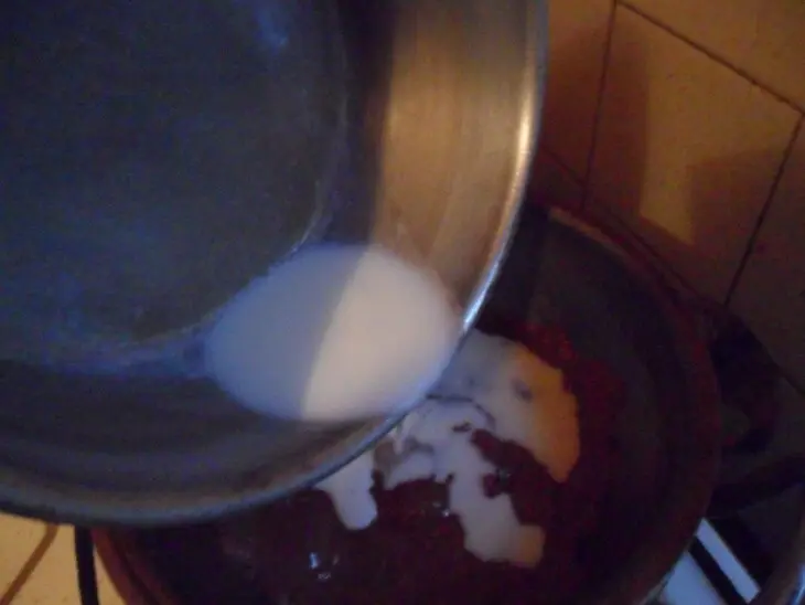 Воздушный шоколадно-вишнёвый мусс: шаг 4