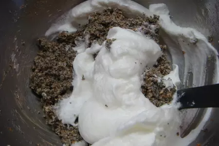 Маковый торт с белым шоколадом и свежими фруктами (без муки): шаг 2