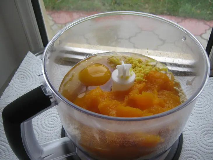 Тыквенный пирог со специями под цитрусовым кремом (orange and spice pumpkin cake): шаг 4