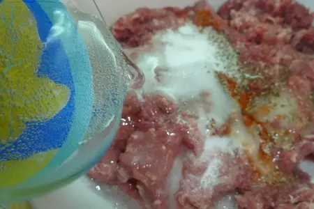 Плескавица ( балканский гамбургер) с соусом айвар: шаг 3