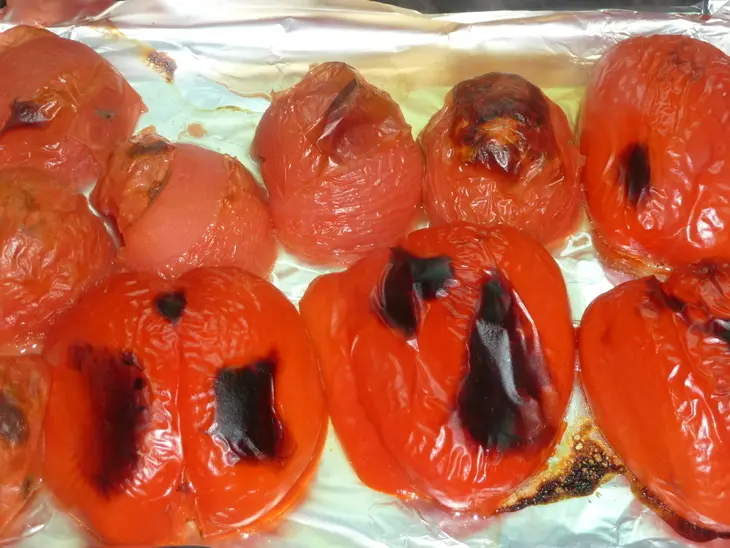 Плескавица ( балканский гамбургер) с соусом айвар: шаг 6